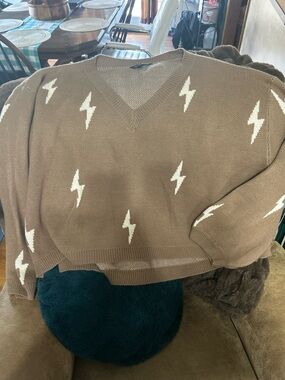 Beige Lightning Bolt V-Neck Sweater - White Bolt Pattern